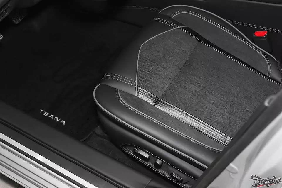 Nissan Teana. Полный перешив салона и ламинирование карбоном интерьерного пластика.